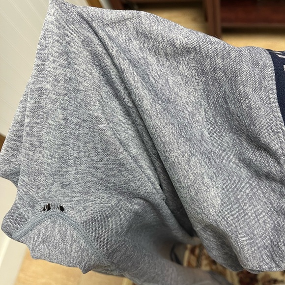 Gymshark super stretchy leggings - small small hole as shown in picture -fixable - Picture 2 of 2